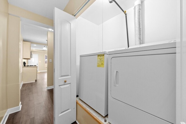 Building Photo - 552 W Cullerton St