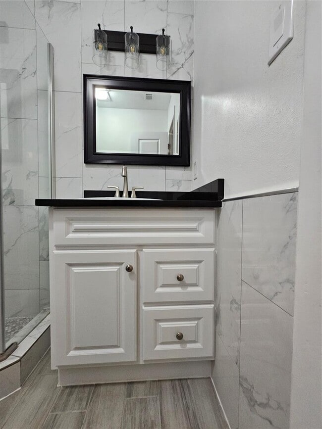 Building Photo - 2209 Singletree Ave