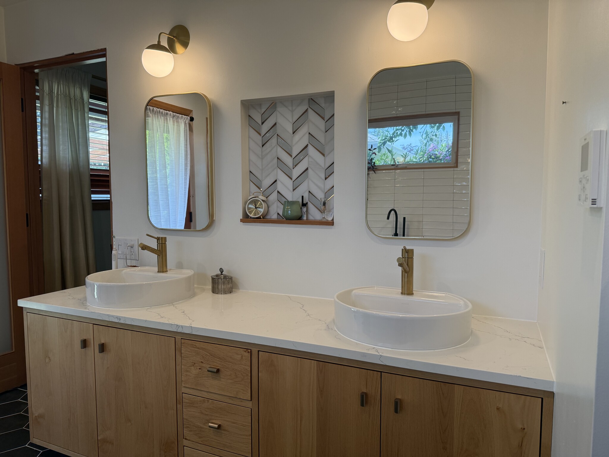Primary bathroom - 14030 SE Rupert Dr