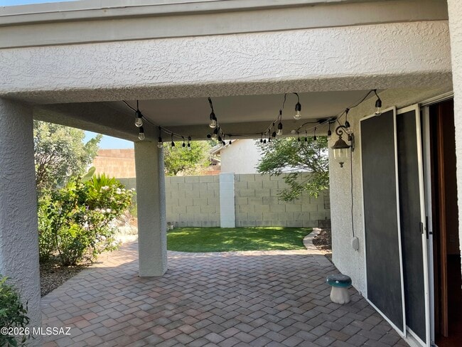 Building Photo - 9175 N Palm Brook Dr