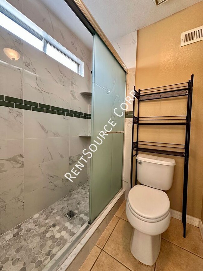 Building Photo - 3 Bedroom (2 Masters), 3 Full Bath House f...