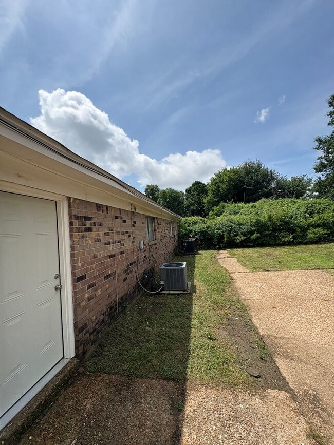 Building Photo - 1841 S Perkins Rd