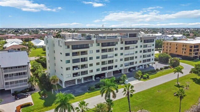 Building Photo - 1500 Park Beach Cir