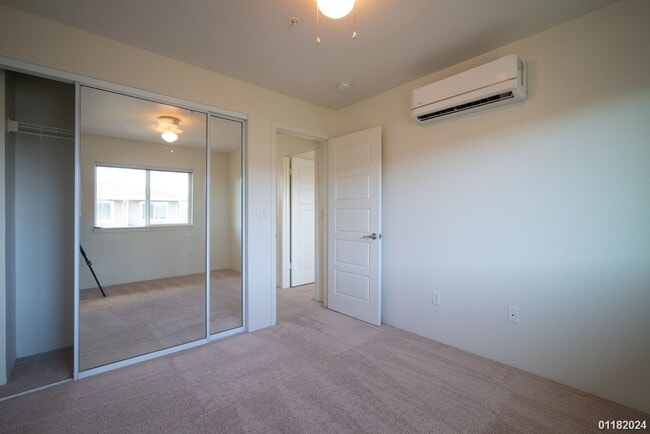 Building Photo - 3bd/2.5ba condo with 2 assigned parking sp...