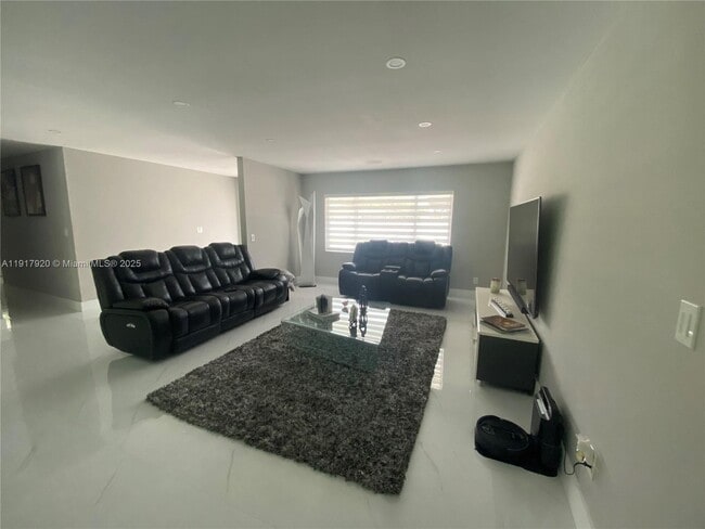 Building Photo - 7010 SW 144th Pl