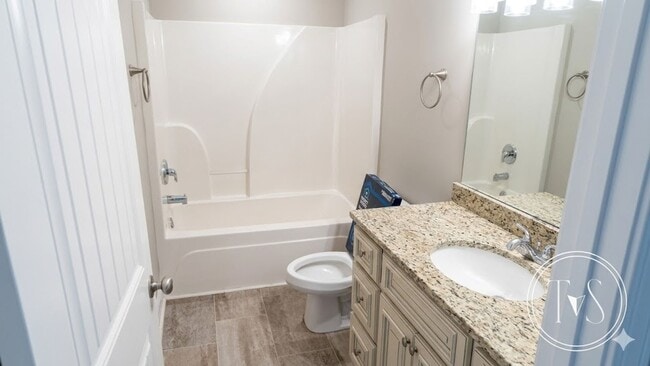 Building Photo - 709 English Oak Dr