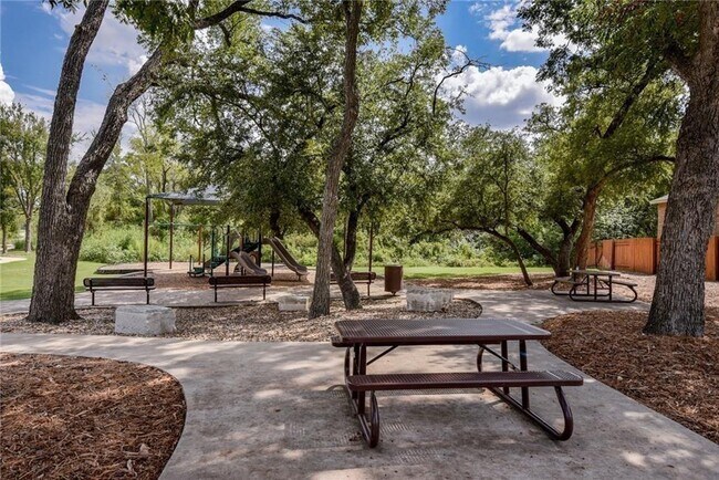 Building Photo - 1265 Summerbrooke Cir