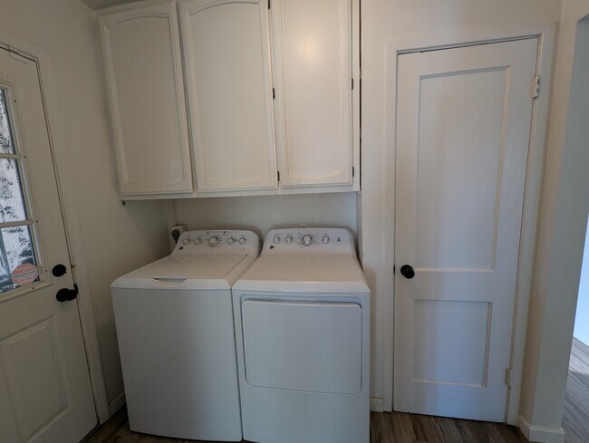 Building Photo - 5034 E 17th St