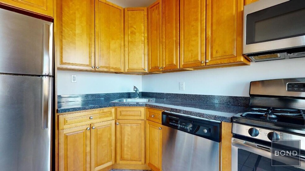 Building Photo - 620 W 171st St