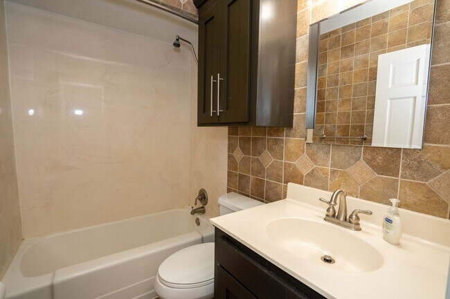 Building Photo - Charming And Cozy 2 Bedroom Home
