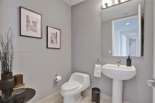 Building Photo - 18101 Collins Ave