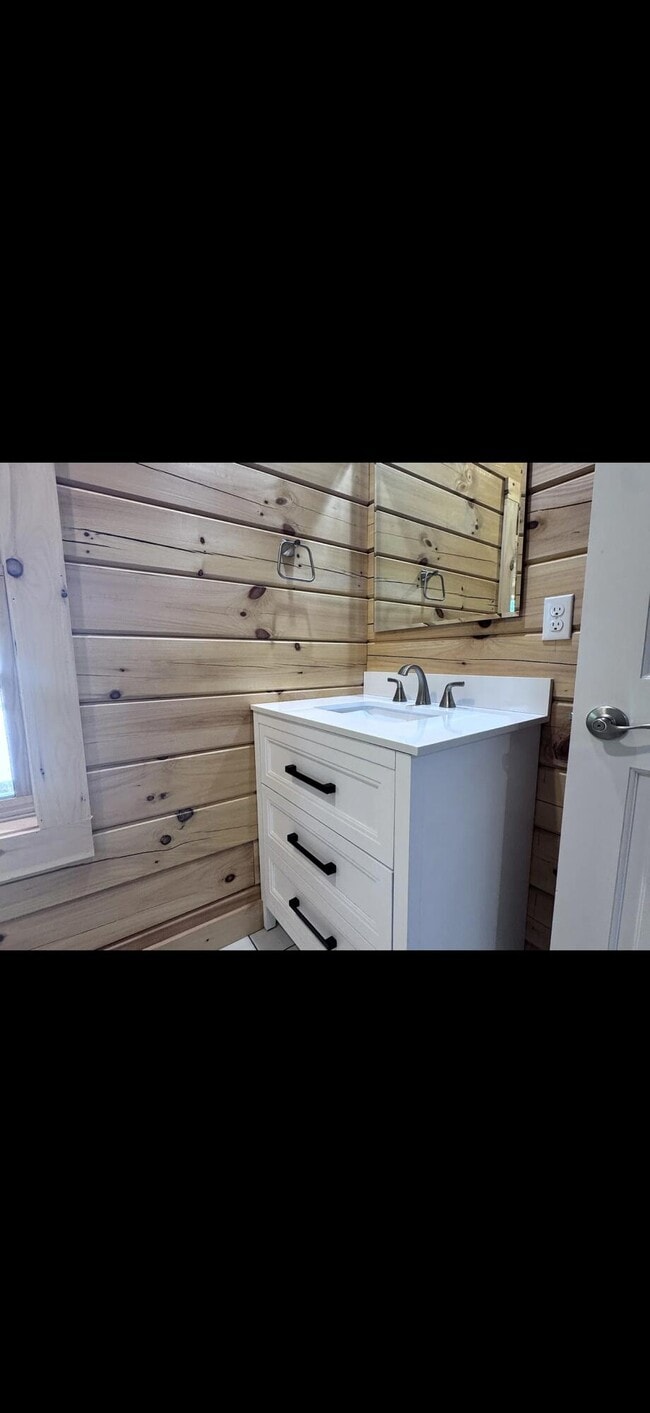 Building Photo - 1339 Hickory Point Dr
