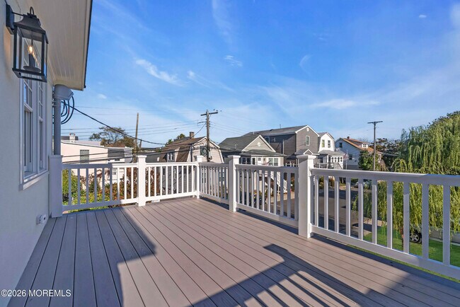 Building Photo - 132 Bay Ave