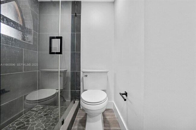 Building Photo - 15549 Miami Lakeway N