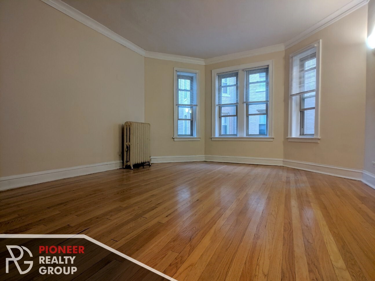 Building Photo - 4237 N Paulina St