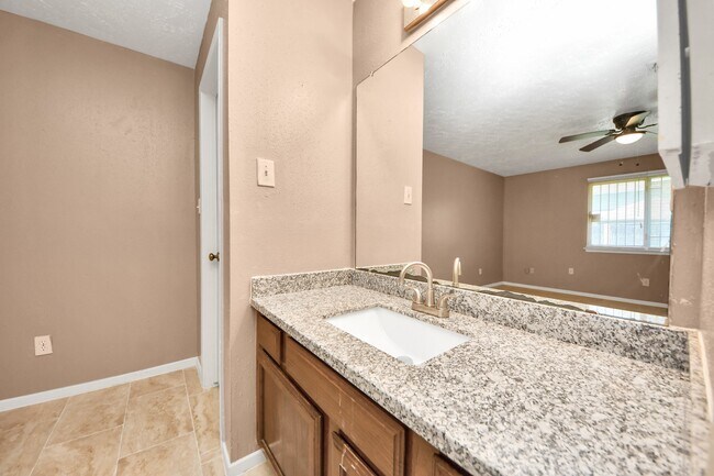 Building Photo - 16423 Monte Carlo Ln