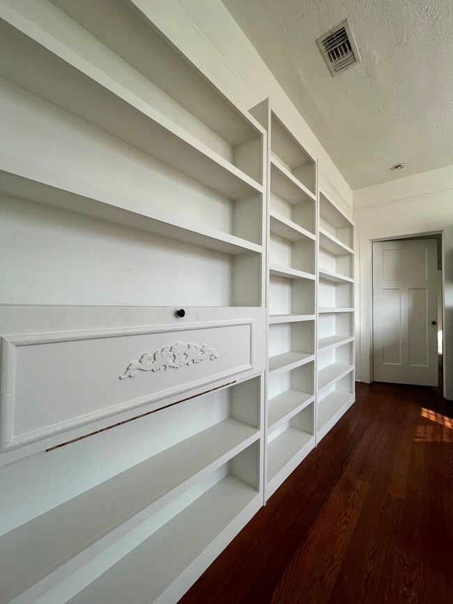 Building Photo - 5821 Catina St