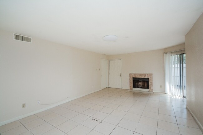 Building Photo - 9700 Leawood Blvd