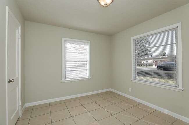 Building Photo - 11914 Meadowpass St