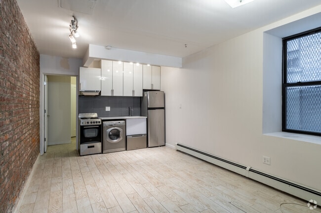 Interior Photo - 6 Saint Nicholas Ter