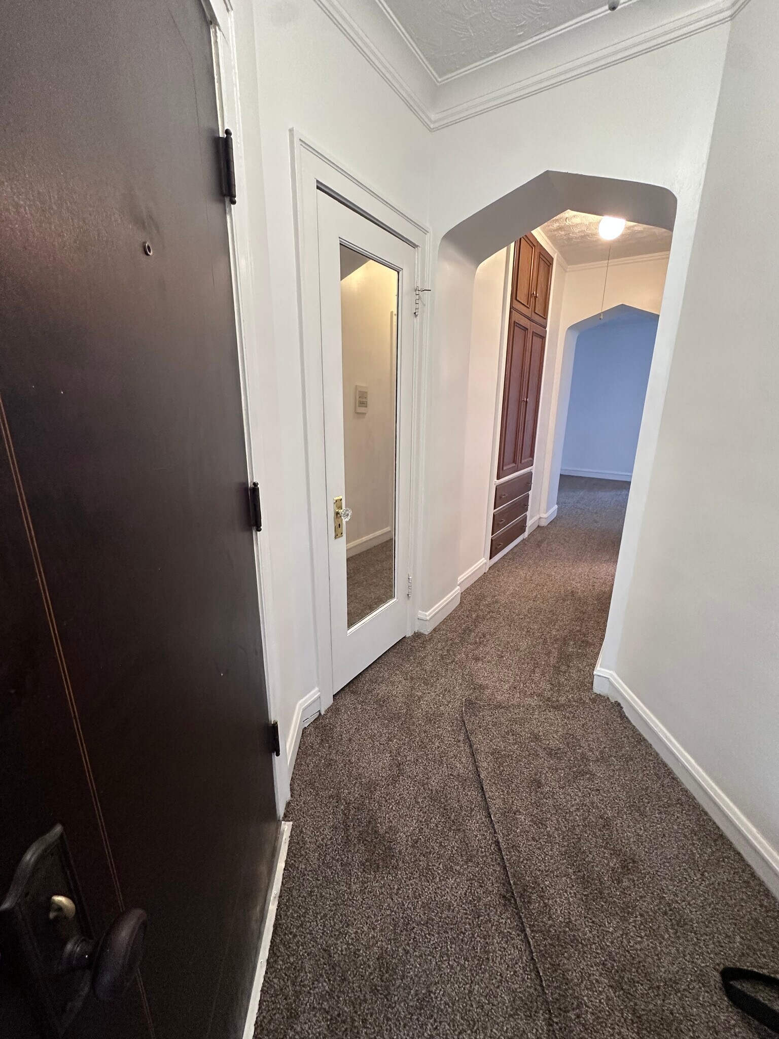 Building Photo - 8014 S Vernon Ave