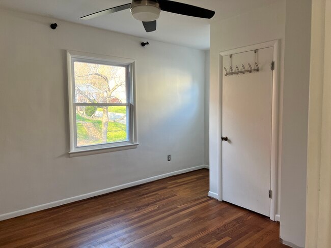 Building Photo - 3047 O St SE