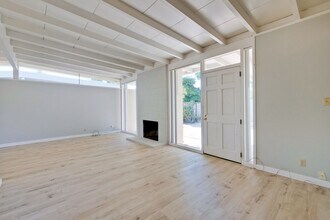 Building Photo - Lovely 3 Bedroom 2 Bath Home In Prime Santa Clara - This is a must see & Available Now!