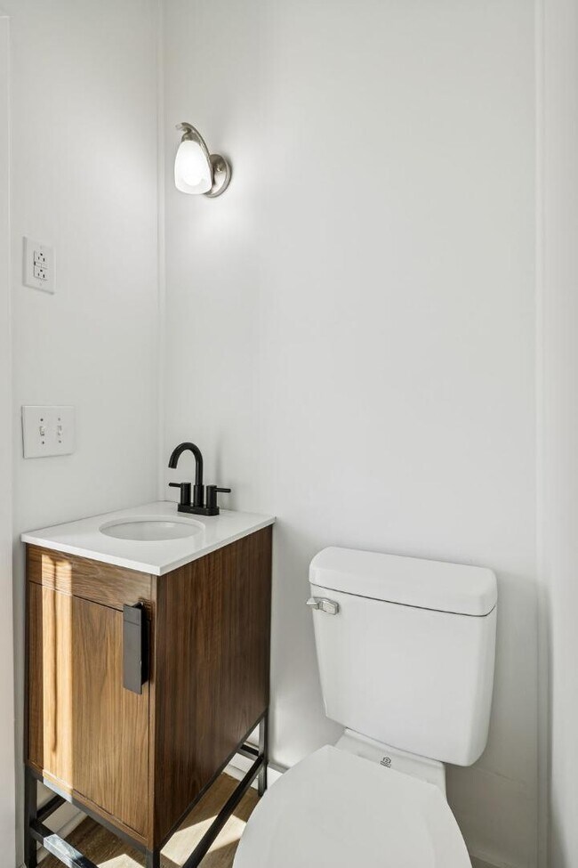 Building Photo - 302 N Church St