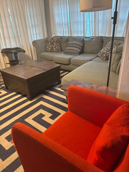 Building Photo - 712 W Cherokee St