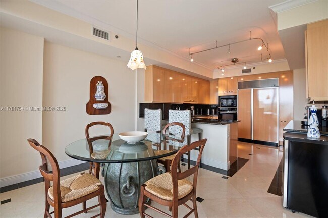 Building Photo - 791 Crandon Blvd