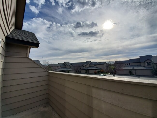 Building Photo - 427 Columbia Point Dr