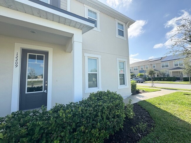 Building Photo - Newly Built, Water View, Luxury Executive ...