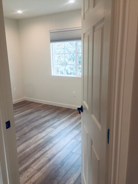 Building Photo - 9229 White Oak Ave
