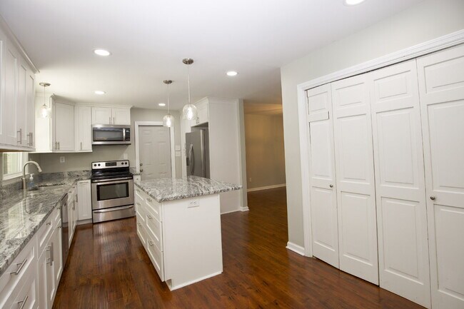 Building Photo - Southern Pines Retreat: Cozy 3-Bedroom Hom...