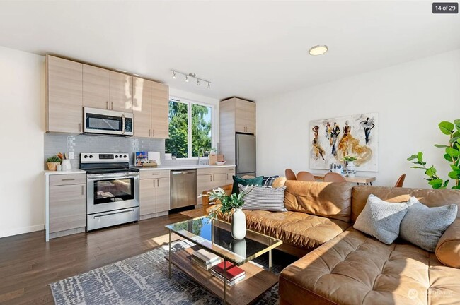 Building Photo - Modern Madrona 3BR TH * A/C!!* Big Open Sp...