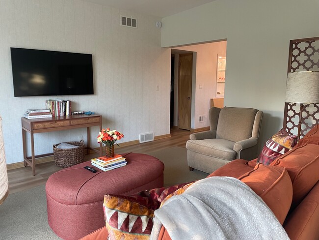 Building Photo - 506 N 91st St