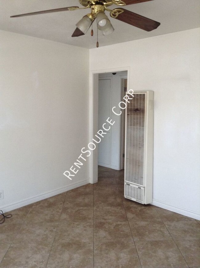 Building Photo - 2 Bedroom Condo For Rent in Barstow