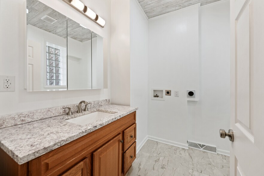 Bathroom - 2500 Sarah St