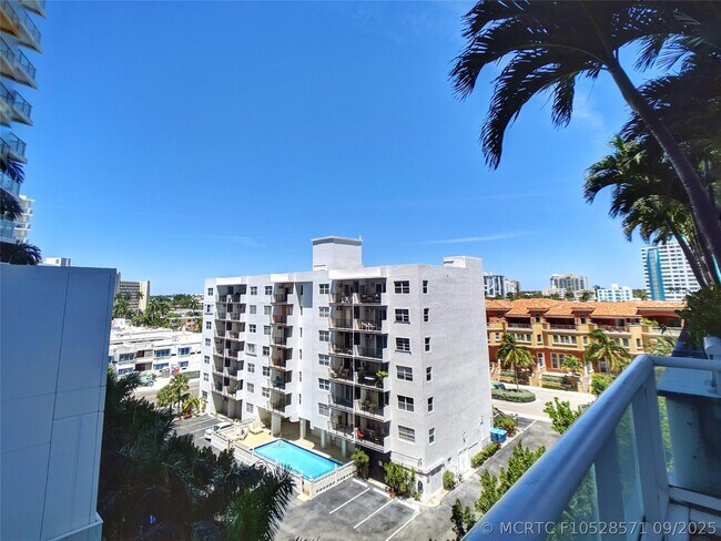 Building Photo - 3101 Bayshore Dr