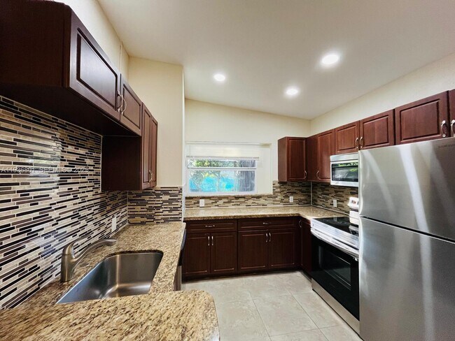 Building Photo - 501 Carolina Ave