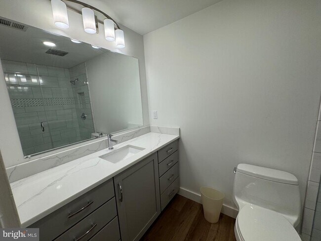 Building Photo - 1 President Point Dr