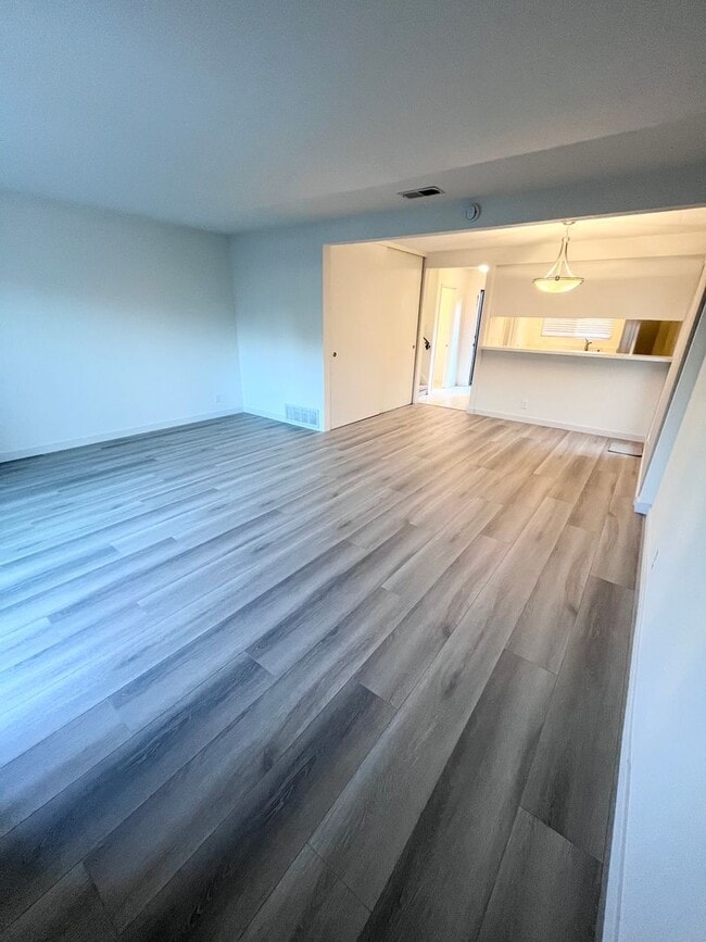 Building Photo - Newly Renovated 2x1 behind Bon Air!