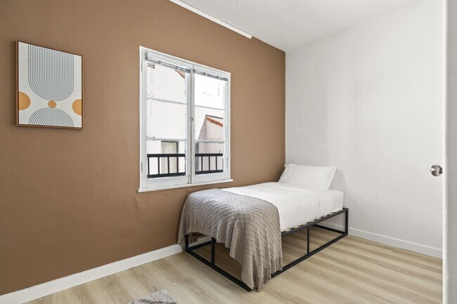 Building Photo - 840 Hilgard Ave