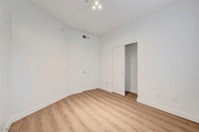 Building Photo - 2291 W Horizon Ridge Pkwy