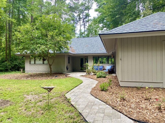 Building Photo - Home in Hilton Head Plantation for Rent! (...