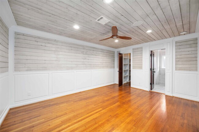 Building Photo - 4031 Fernwood Dr