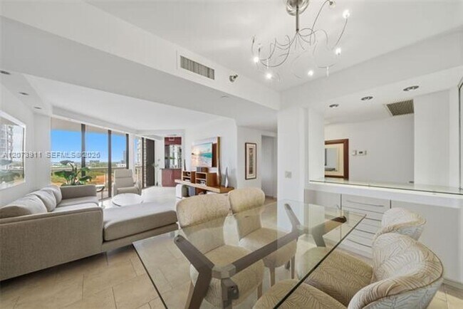 Building Photo - 3610 Yacht Club Dr