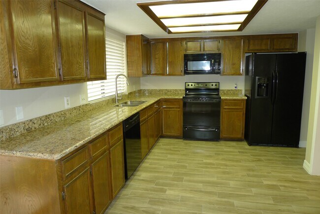 Building Photo - 14223 Whitecross Dr