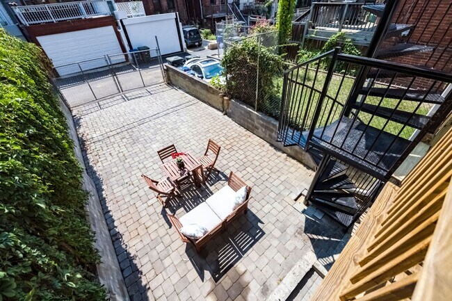 Building Photo - 3 Bed 2.5 Bath - Bloomingdale Condo - 1 Assigned Parking Space