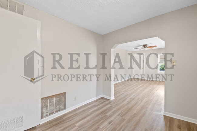 Building Photo - 801 S Sedgwick St